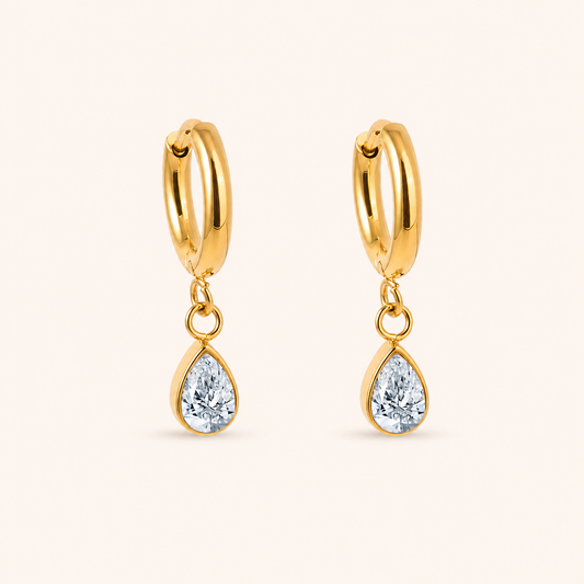 Mini Drop Huggies örhängen i 18k PVD-guld med droppformad zirconia charm